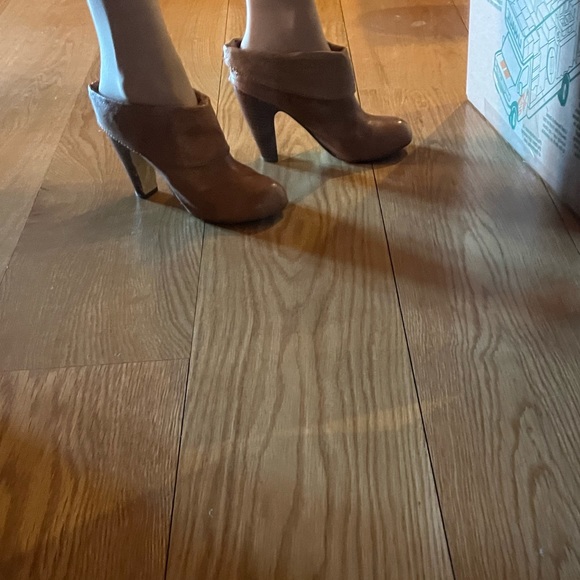 Steve Madden Camel Colored Leather Booties 8 EUC - Picture 6 of 7